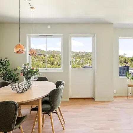 Sentrumsnaer Bolig Semesterbostad Lii