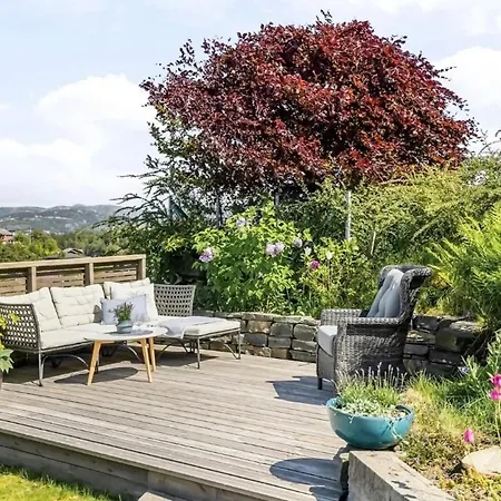 Semesterbostad Sentrumsnaer Bolig *